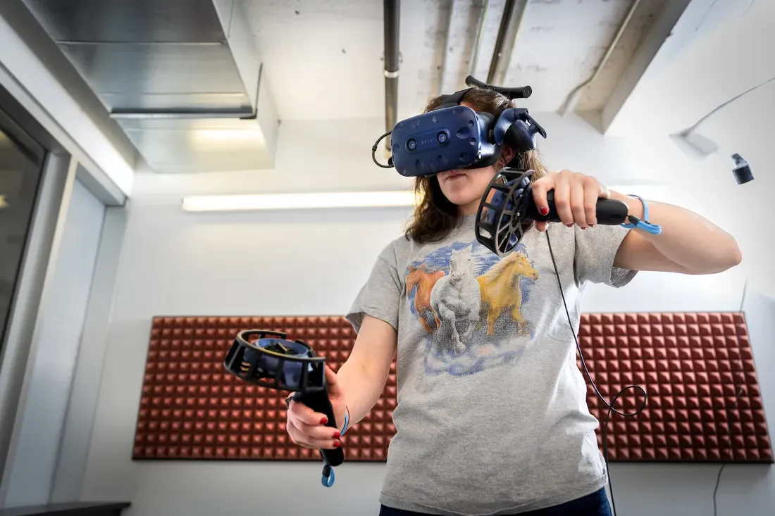 Student wearing virtual reality headset.